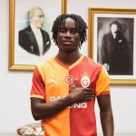 galatasaraydan-renato-nhaga-hamlesi.jpg