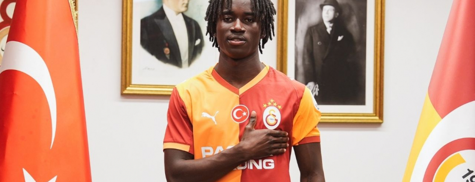 galatasaraydan-renato-nhaga-hamlesi.jpg